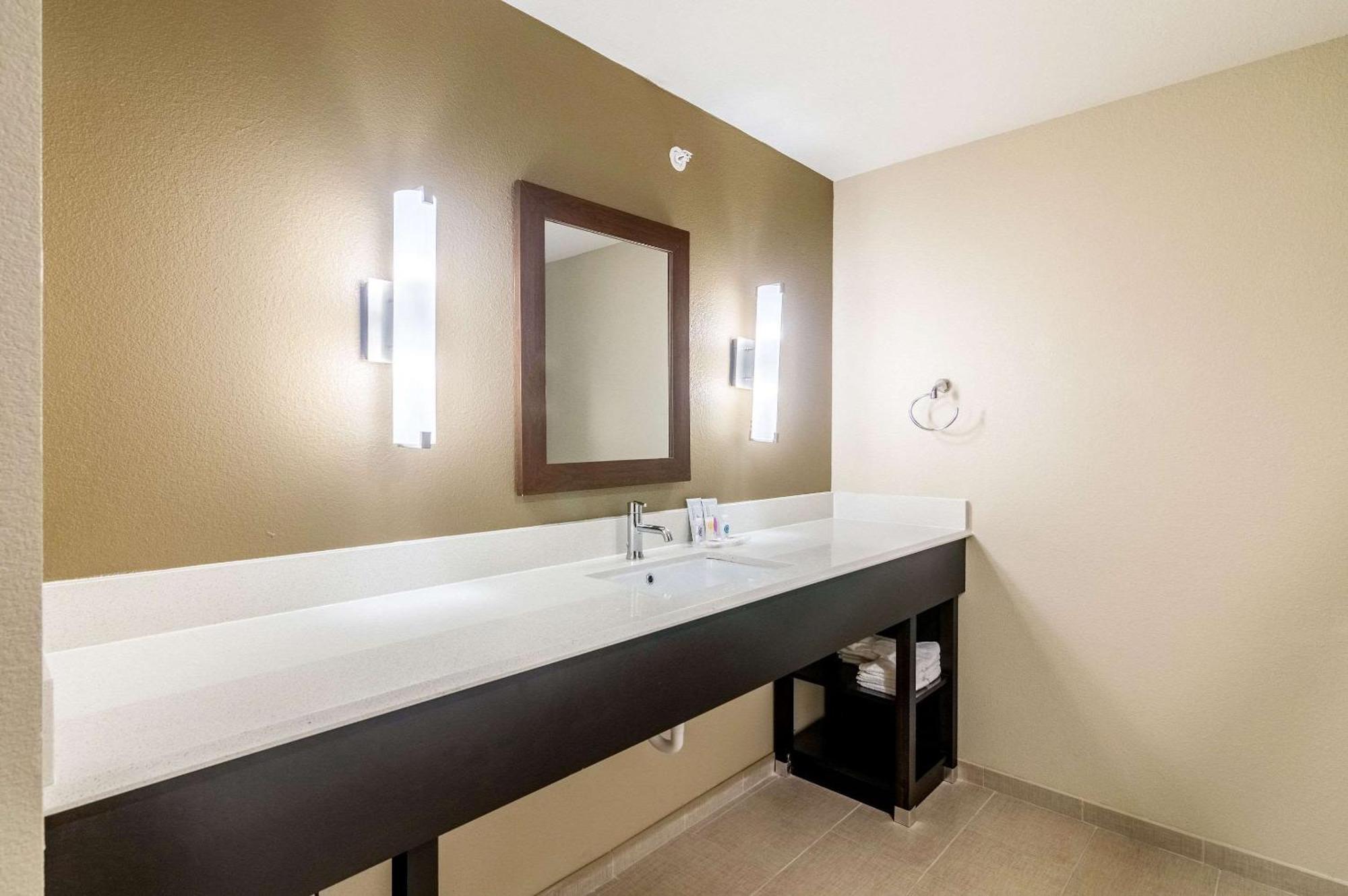 Comfort Suites Meridian And I-40 Oklahoma City Buitenkant foto
