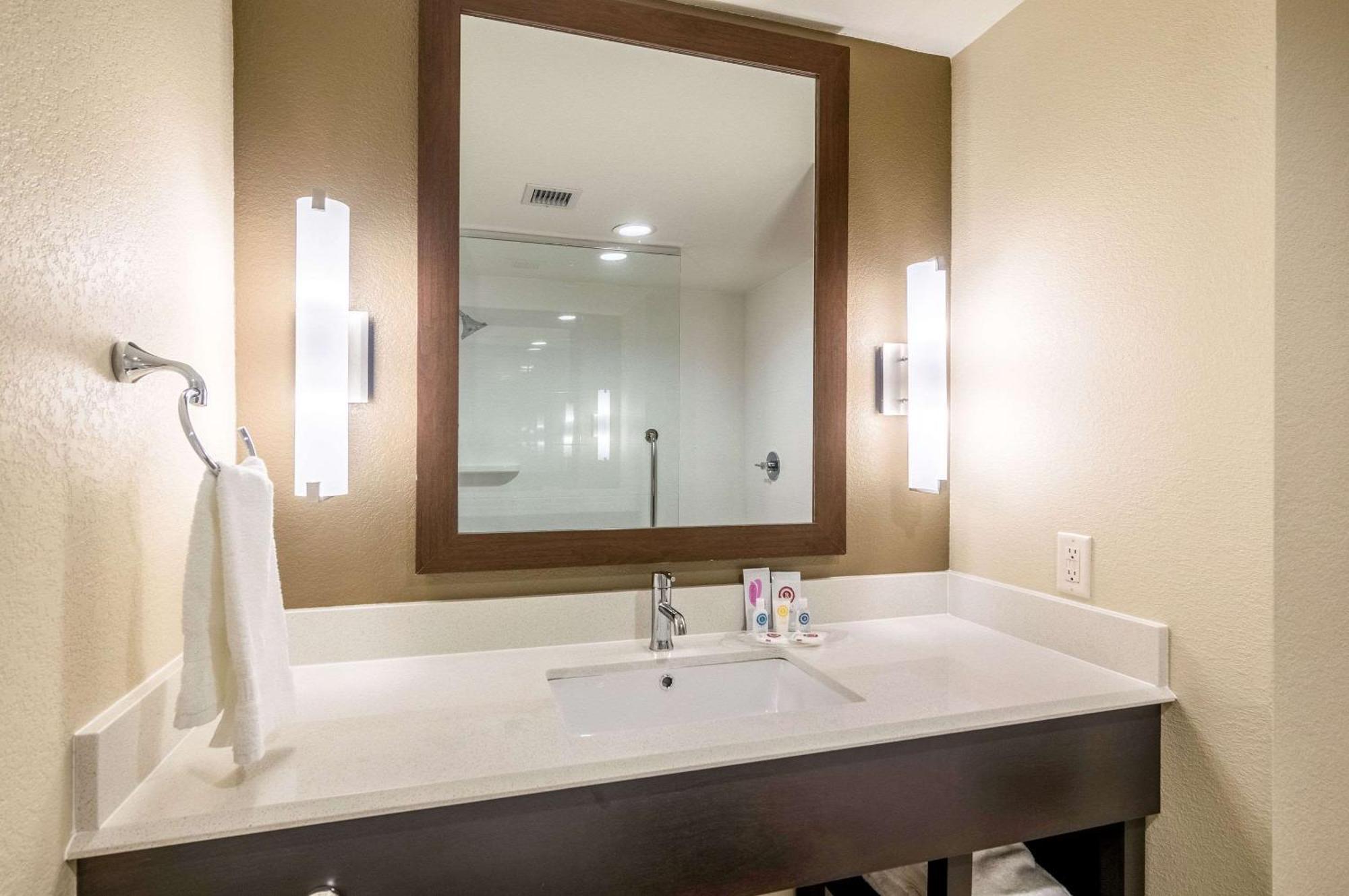 Comfort Suites Meridian And I-40 Oklahoma City Buitenkant foto