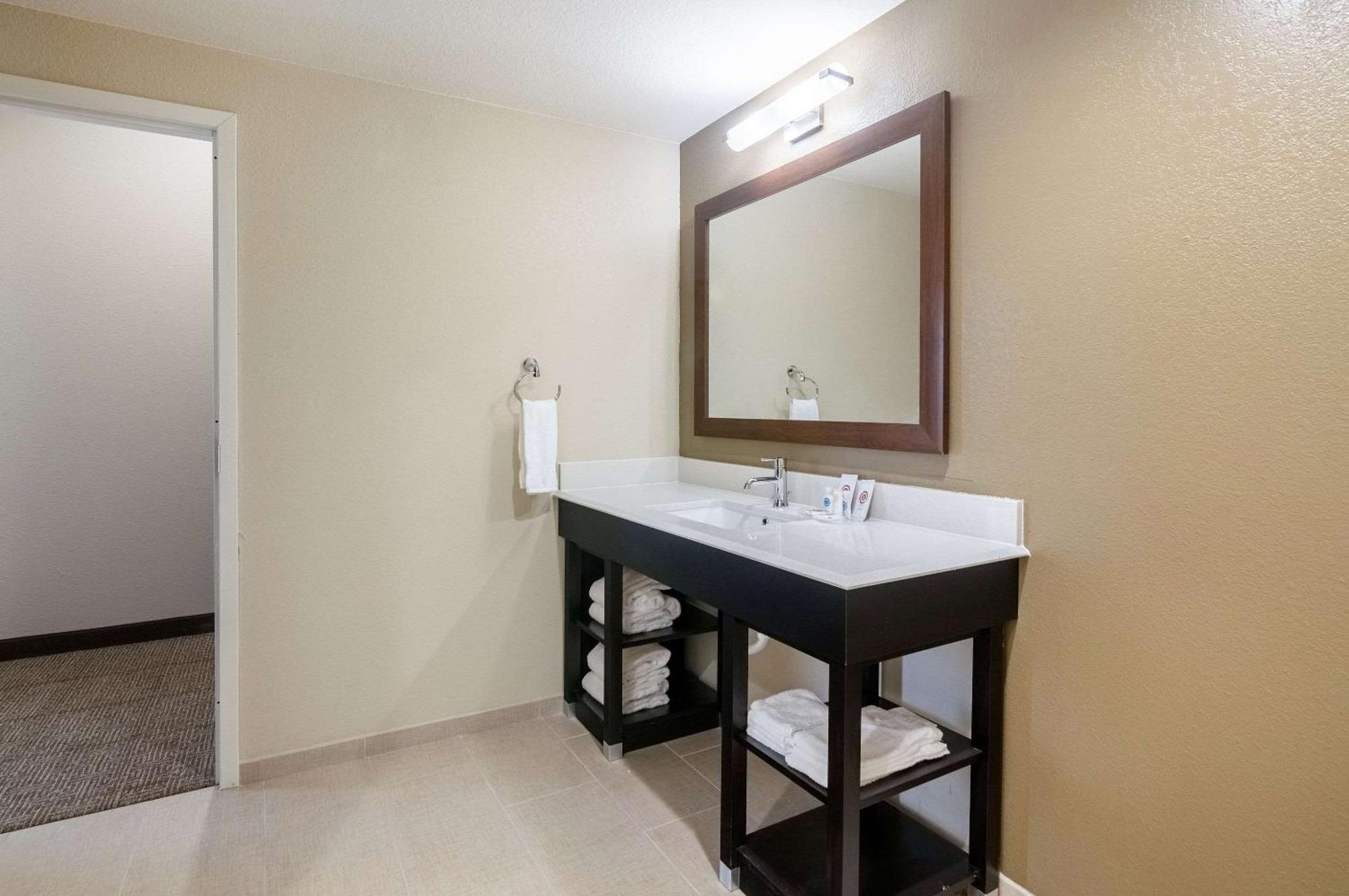 Comfort Suites Meridian And I-40 Oklahoma City Buitenkant foto